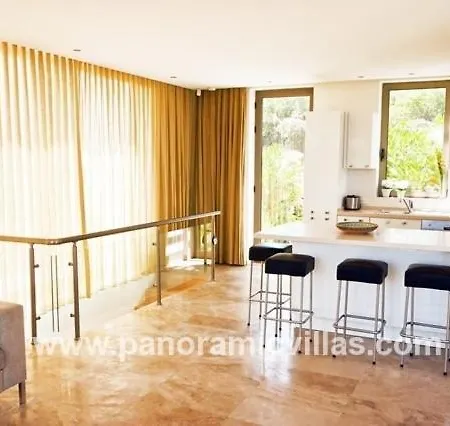 Sleeps 10 Pool Air Con Wifi Villa